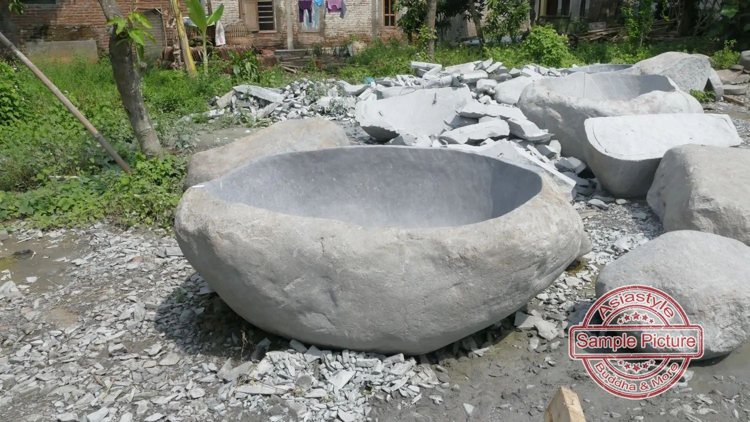  Product image 2 of the product “Riverstone basin, natural surface, polished inside. Dia approx 181-190cm Height 71-80cm ”